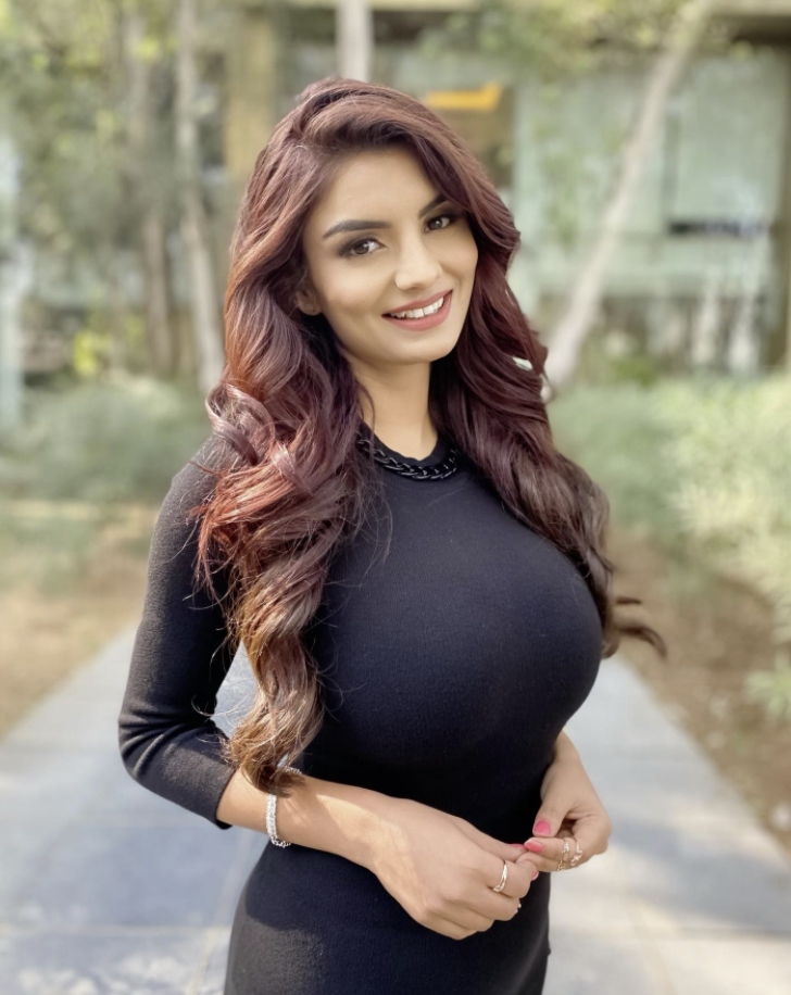 Anveshi Jain  Best Smail picture